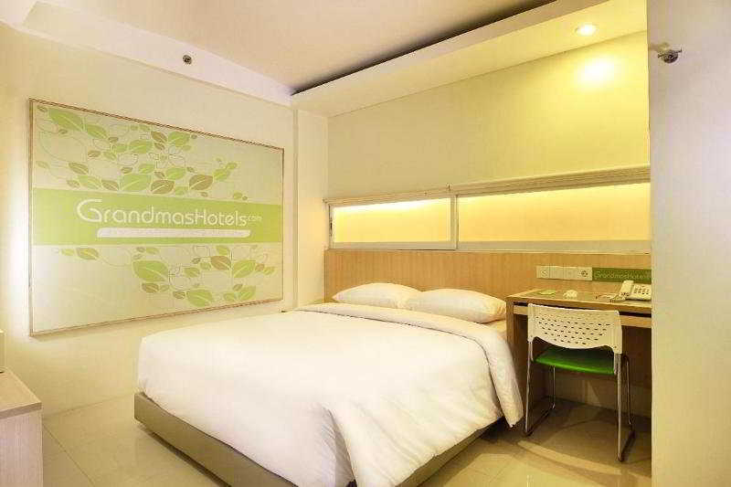 Grandmas Plus Hotel Seminyak Exterior photo